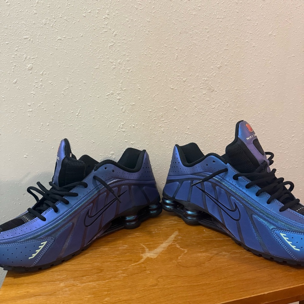 CLOSET CLOSING Nike Shox Iridescent Black and Purple Hot Punch Shoes - Picture 7 of 11